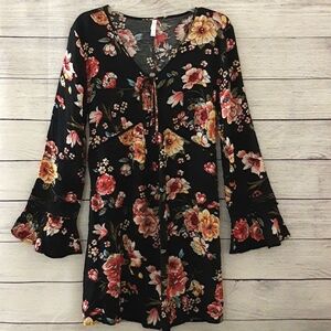 Xhilaration Women's Floral Print Bell Sleeve Deep V-Neck Lace Trim Dress (Jrs L)